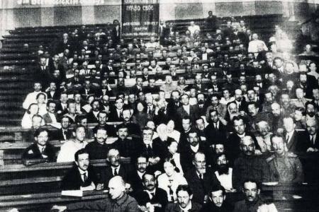 Проект KPRF.RU "Хроника революции". 11 июня 1917 года: Керенский издал приказ о борьбе с братанием на фронте, В.И. Ленин пишет письмо Заграничному представительству РСДРП(б)