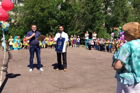 Волгоградская область. Коммунисты города Волжского в День защиты детей посетили два детских сада