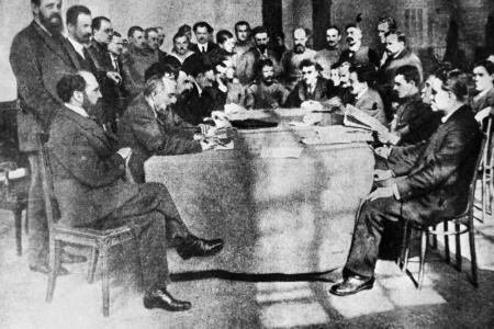 Проект KPRF.RU "Хроника революции". 2 июня 1917 года: Центральный Стачечный Комитет призвал к забастовке всех служащих предприятий и учреждений Петрограда