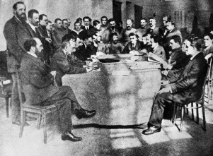 Проект KPRF.RU "Хроника революции". 2 июня 1917 года: Главный земельный комитет принял декларацию по земельному вопросу, В.И. Ленин готовит к печати "Материалы по пересмотру партийной программы"