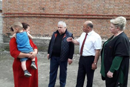 К.К. Тайсаев: «В День защиты детей Северо-Осетинский Реском КПРФ сделал подарок многодетной семье» 