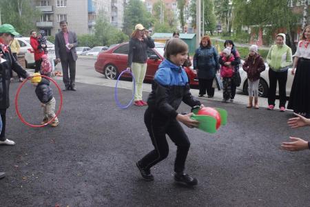 Ярославские коммунисты устроили праздник для детей