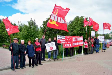 В Орле прошёл пикет в защиту детей войны