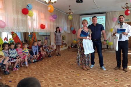Волгоградская область. Коммунисты города Волжского в День защиты детей посетили два детских сада