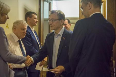 Депутат Госдумы от фракции КПРФ Владимир Поздняков стал донором крови