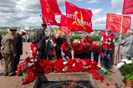Республика Чувашия, Чебоксары. В парке Победы прошло возложение цветов
