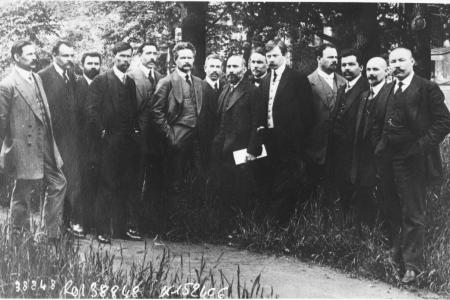 Проект KPRF.RU "Хроника революции". 2 июня 1917 года: Центральный Стачечный Комитет призвал к забастовке всех служащих предприятий и учреждений Петрограда