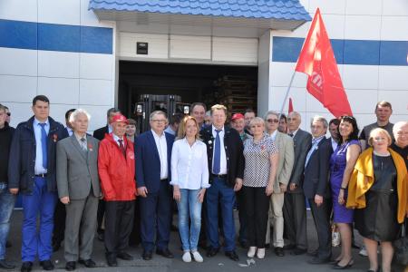 Из подмосковного Совхоза имени Ленина в Новороссию отправился 63-й гуманитарный конвой КПРФ