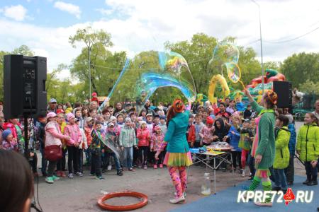Тюменские коммунисты с размахом отпраздновали день защиты детей