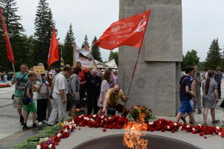 «Никто не забыт, ничто не забыто»: День памяти и скорби прошел в Новосибирске