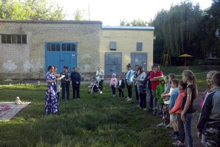 В день защиты детей коммунисты города Орла провели праздничную акцию на дворовой площадке