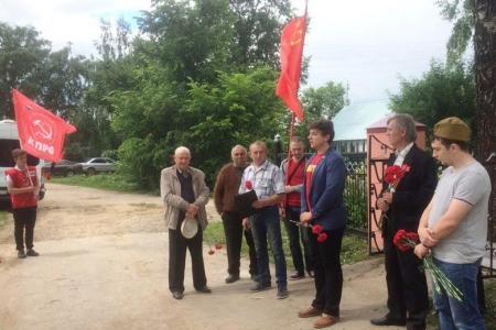 Тульские коммунисты почтили память погибших под Тулой в 1941 году защитников Родины