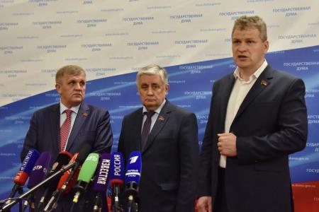 В.Н. Коломейцев, А.В. Куринный и В.С. Шурчанов выступили перед журналистами
