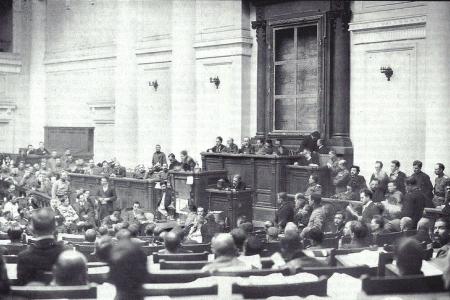Проект KPRF.RU "Хроника революции". 19 июня 1917 года: На съезде Советов продолжаются прения об отношении к Временному правительству, большевики провели заседание по вопросу проведения демонстрации рабочих и солдат