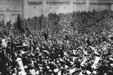 Проект KPRF.RU "Хроника революции". 15 июня 1917 года: Временное правительство обнародовало "Дело Гримма", Петроградский Совет избрал делегатов на Всероссийский съезд Советов