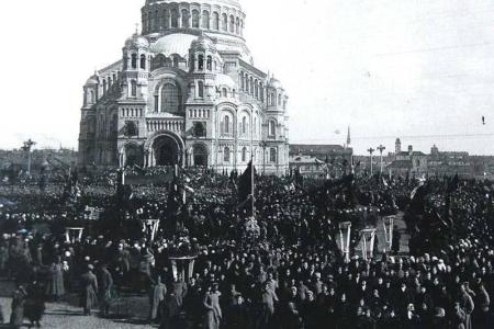 Проект KPRF.RU "Хроника революции". 10 июня 1917 года: Новые статьи Ленина в "Правде", первый пулеметный полк вышел на демонстрацию в поддержку кронштадтского Совета