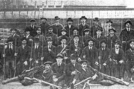 Проект KPRF.RU "Хроника революции". 21 июня 1917 года: Всероссийский съезд Советов принял резолюцию эсеров и меньшевиков, одобрявшую создание коалиционного Временного правительства
