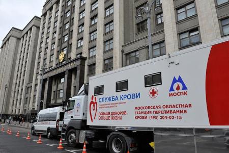 Депутат Госдумы от фракции КПРФ Владимир Поздняков стал донором крови