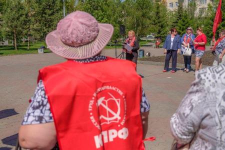 «Стучу, стучу, есть хочу!». Под таким девизом прошла акция протеста в Красноярске