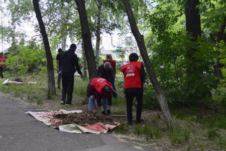 Волгоградская область. Коммунисты и комсомольцы города Волжского вновь вышли на субботник