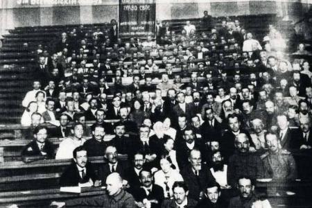 Проект KPRF.RU "Хроника революции". 2 июня 1917 года: Центральный Стачечный Комитет призвал к забастовке всех служащих предприятий и учреждений Петрограда