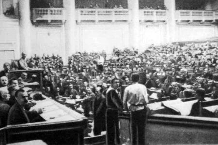 Проект KPRF.RU "Хроника революции". 16 июня 1917 года: Открылся I Всероссийский съезд Советов, опубликована нота Временного правительства союзным правительствам
