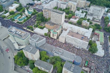 Лидер КПРФ Г.А.Зюганов поздравил мусульман с праздником Ураза-байрам: Мира, благополучия и спокойствия вашим семьям, родным и близким