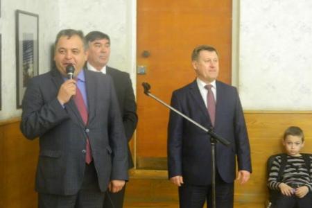 Анатолий Локоть открыл турнир «Шахматная королева» в Новосибирске