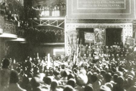 Проект KPRF.RU "Хроника революции". 10 июня 1917 года: Новые статьи Ленина в "Правде", первый пулеметный полк вышел на демонстрацию в поддержку кронштадтского Совета