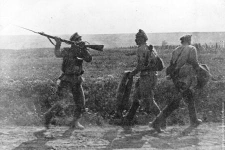Проект KPRF.RU "Хроника революции". 8 июня 1917 года: Нарастает кризис в связи с решением Кронштадтского совета не подчиняться Временному правительству, Ленин дал показания по «делу провокатора Малиновского»