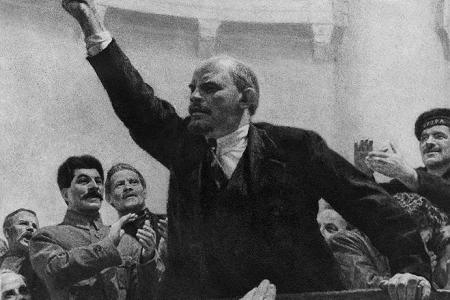 Проект KPRF.RU "Хроника революции". 22 июня 1917 года: В.И. Ленин выступил на Всероссийском съезде Советов с речью о войне, Всероссийский съезд Советов запретил намеченную демонстрацию рабочих и солдат