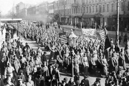 Проект KPRF.RU "Хроника революции". 10 июня 1917 года: Новые статьи Ленина в "Правде", первый пулеметный полк вышел на демонстрацию в поддержку кронштадтского Совета