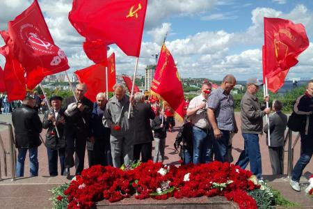 Республика Чувашия, Чебоксары. В парке Победы прошло возложение цветов
