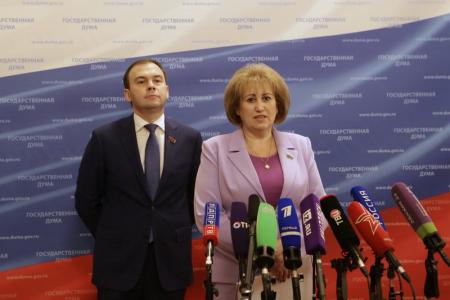 «Долевое строительство, лесная амнистия и бюджет на 2018 год». Ю.В. Афонин и В.А. Ганзя выступили перед журналистами