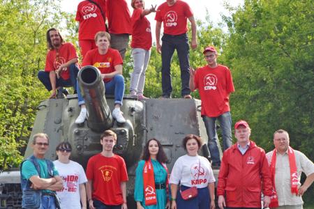 Вперёд к социализму! Комсомольцы провели автопробег по Ивановской области в честь 100-летия Великого Октября