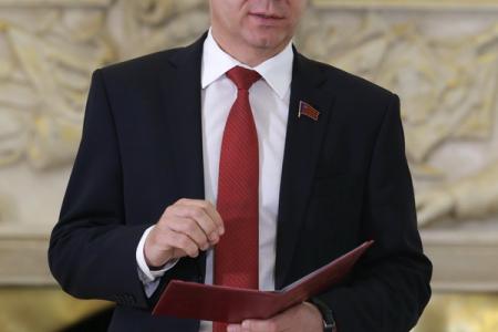 Дмитрий Новиков вручил дипломы выпускникам Центра политической учебы