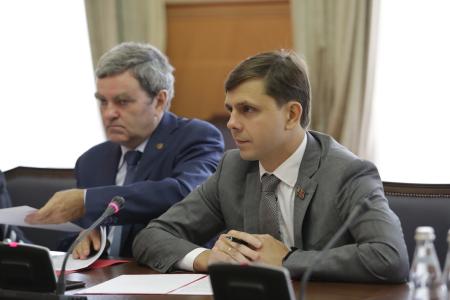 Москва. А.Е. Клычков принял в Мосгордуме делегацию из Лаоса 