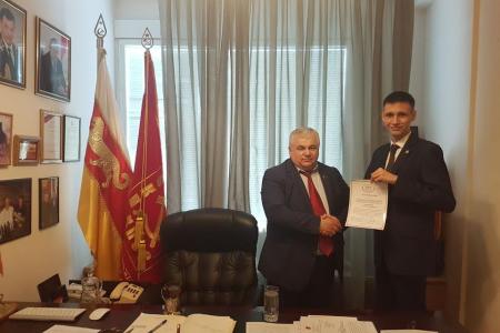 К.К. Тайсаев вручил студентам Российской Академии народного хозяйства, проходящим учебную практику в Государственной Думе, благодарственные письма