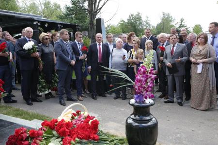 Г.А. Зюганов принял участие в открытии памятника Г.Н. Селезневу на Троекуровском кладбище Москвы