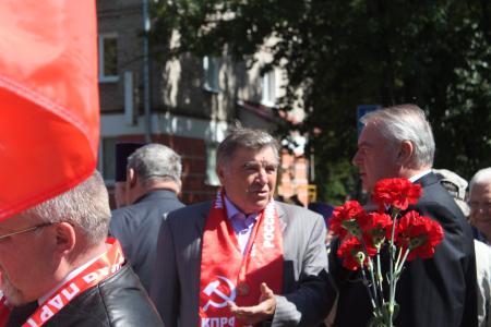 Псков. В день освобождения города от немецко-фашистских захватчиков коммунисты приняли участие в городском митинге