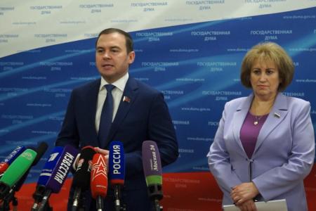 «Долевое строительство, лесная амнистия и бюджет на 2018 год». Ю.В. Афонин и В.А. Ганзя выступили перед журналистами