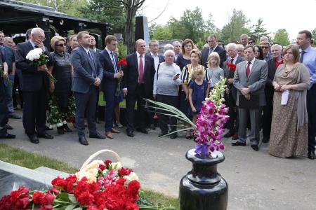 Г.А. Зюганов принял участие в открытии памятника Г.Н. Селезневу на Троекуровском кладбище Москвы