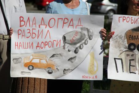 В Симферополе прошла протестная акция «АнтиНАТО — АнтиКАП» под девизом: «За Россию без криминальной олигархии и чиновничьего беспредела!»