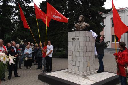 Курск. «Пусть только рука на Ленина поднимется…»