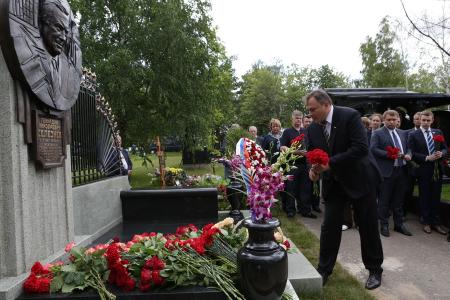Г.А. Зюганов принял участие в открытии памятника Г.Н. Селезневу на Троекуровском кладбище Москвы