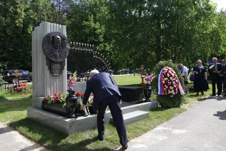 Г.А. Зюганов принял участие в открытии памятника Г.Н. Селезневу на Троекуровском кладбище Москвы