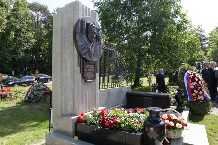 Г.А. Зюганов принял участие в открытии памятника Г.Н. Селезневу на Троекуровском кладбище Москвы