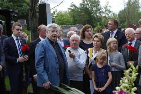 Г.А. Зюганов принял участие в открытии памятника Г.Н. Селезневу на Троекуровском кладбище Москвы