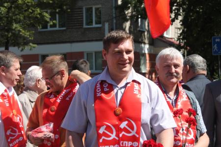 Псков. В день освобождения города от немецко-фашистских захватчиков коммунисты приняли участие в городском митинге