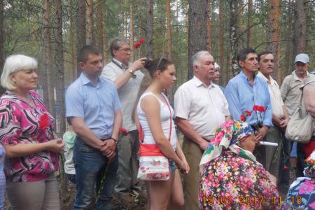 Республика Коми. В Сосногорске открыли памятник первому комсомольцу деревни Пожня Егору Артееву 